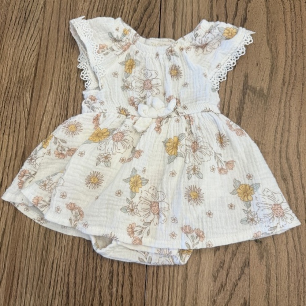 Rachel Zoe Floral Infant Girls 0-3mo Dress Lace Ruffles Sleeves onesie BK